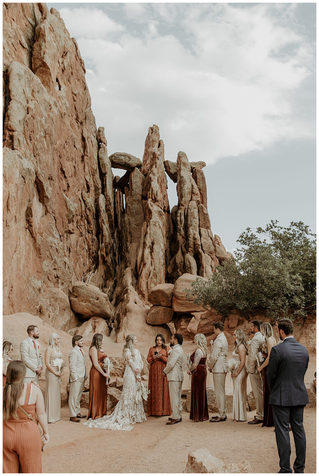 Garden of the Gods, Colorado boho micro wedding. Wedding ceremony. Beautiful wedding ceremony in colorful Colorado.