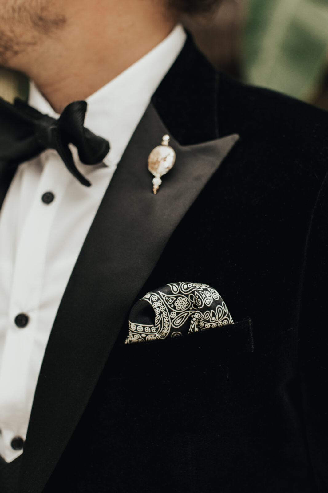 Groom wedding suit inspiration. High class wedding suit. Black tie event suit. Groom wedding suit in gorgeous Cancun, Mexico.