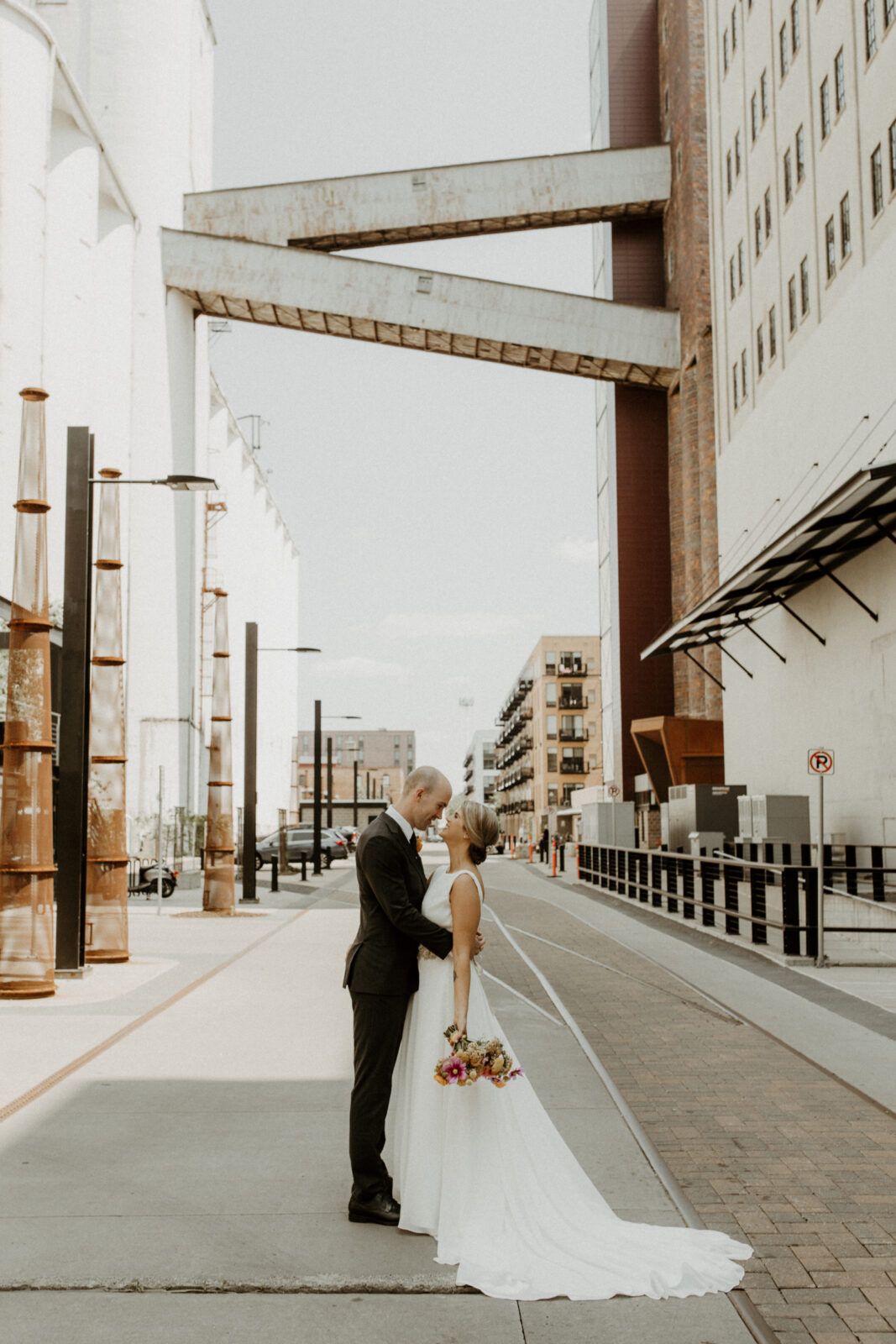 Gorgeous simple and modern spring wedding day in Minneapolis, Minnesota.