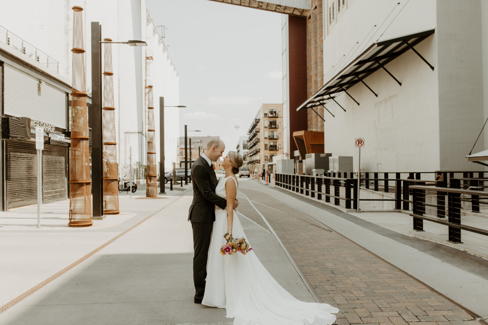 Gorgeous simple and modern spring wedding day in Minneapolis, Minnesota.